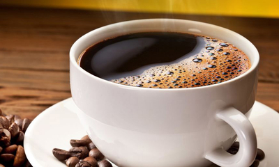 카페인 섭취는 눈밑떨림 원인이 되는 요인